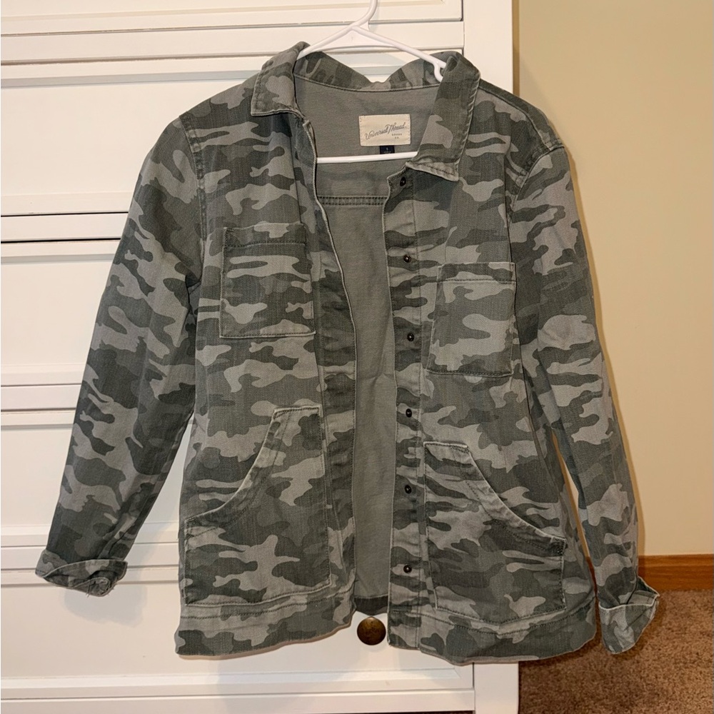 Women’s universal thread camo jacket - size small